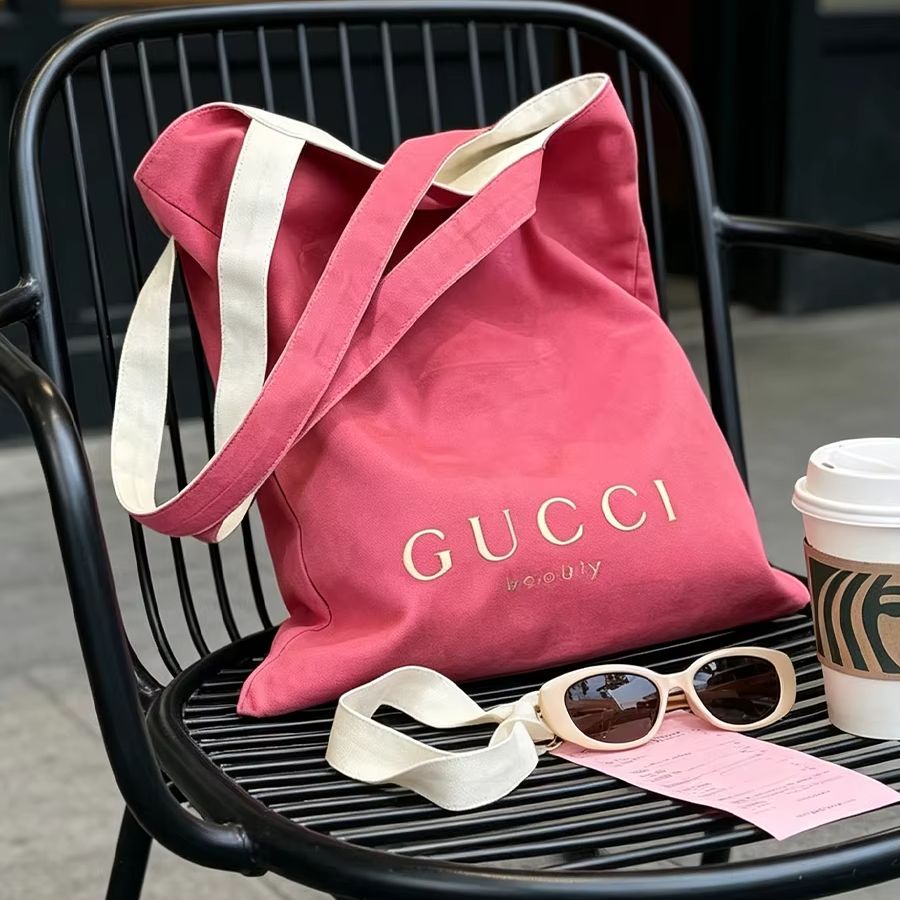 GUCCI'nin Kadın Kanvas Çantası - Beauty Flower Makeup incelemesi ve fiyatı
